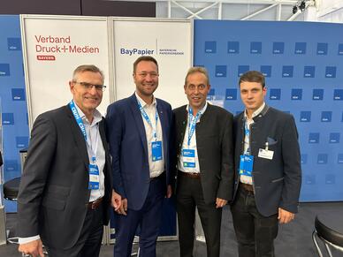 BayPapier beim CSU-Parteitag in München: Im Dialog mit der Politik und mit Blick auf neue Technologien BayPapier beim CSU-Parteitag in München: Im Dialog mit der Politik und mit Blick auf neue Technologien