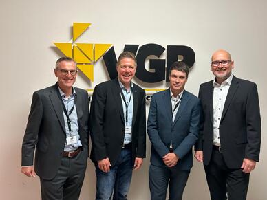 BayPapier unterwegs mit der Landespolitik – Besuch bei einem Betrieb mit Innovationskraft