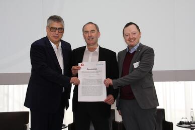 Papierindustrie in Bayern fordert bessere Rahmenbedingungen für Transformation und Wettbewerbsfähigkeit – Resolution an Wirtschaftsminister übergeben